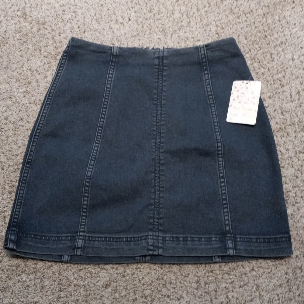 NWT FREE PEOPLE westminster blue vintage wear jean skirt, size 4, $50.00
